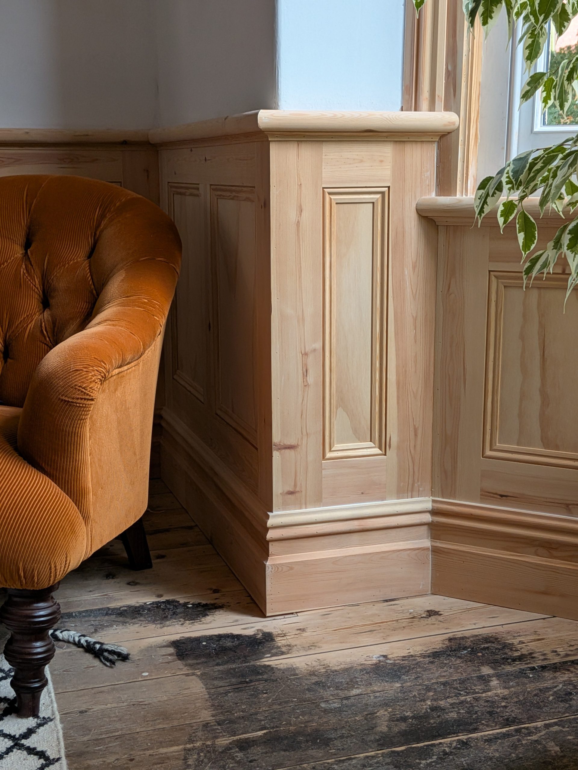 Livingroom window panelling